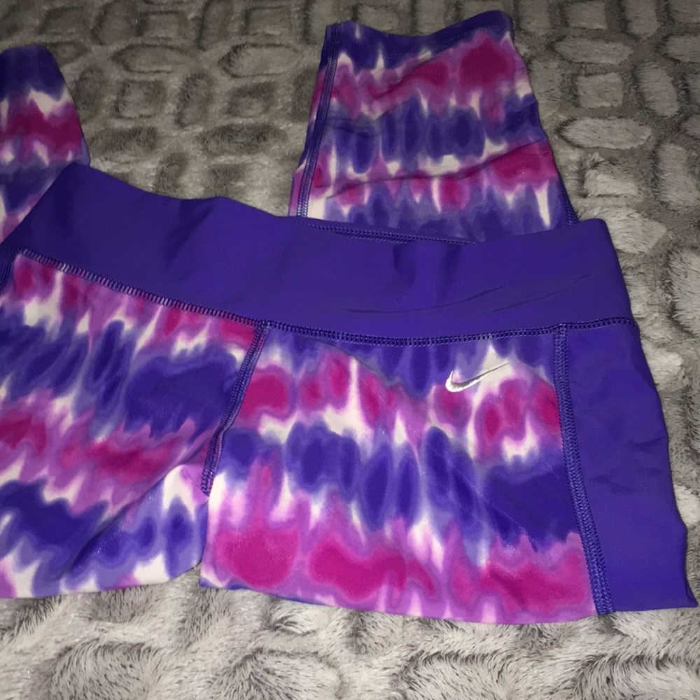 NWOT Nike Cropped Workout Pants